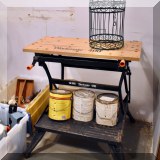 T02. Black & Decker Workmate 400 work bench.